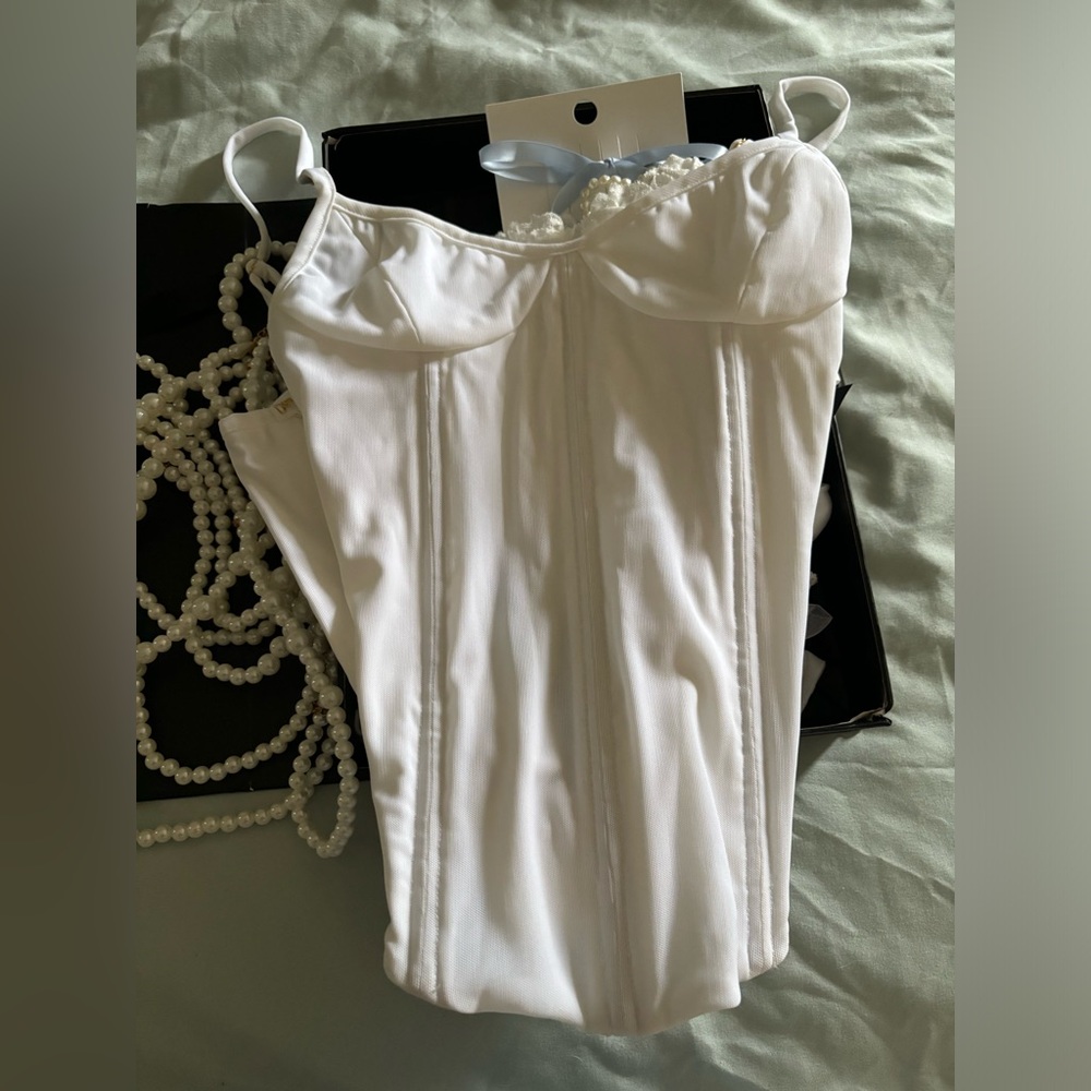 Are You Am I 🦢🪷Artemisia Top Size 6 NWT